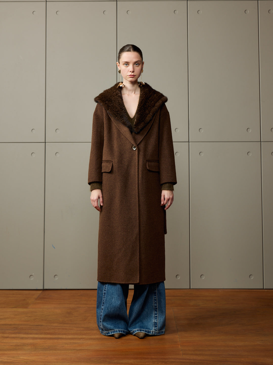 Cashmere coat with detachable mink-knit hood