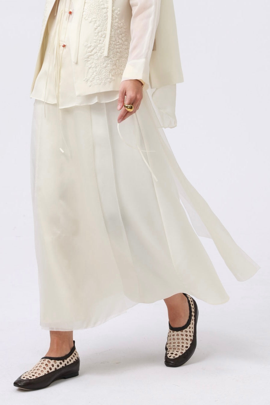 Elegant Silk-Trimmed Wool-Silk Blend Midi Skirt