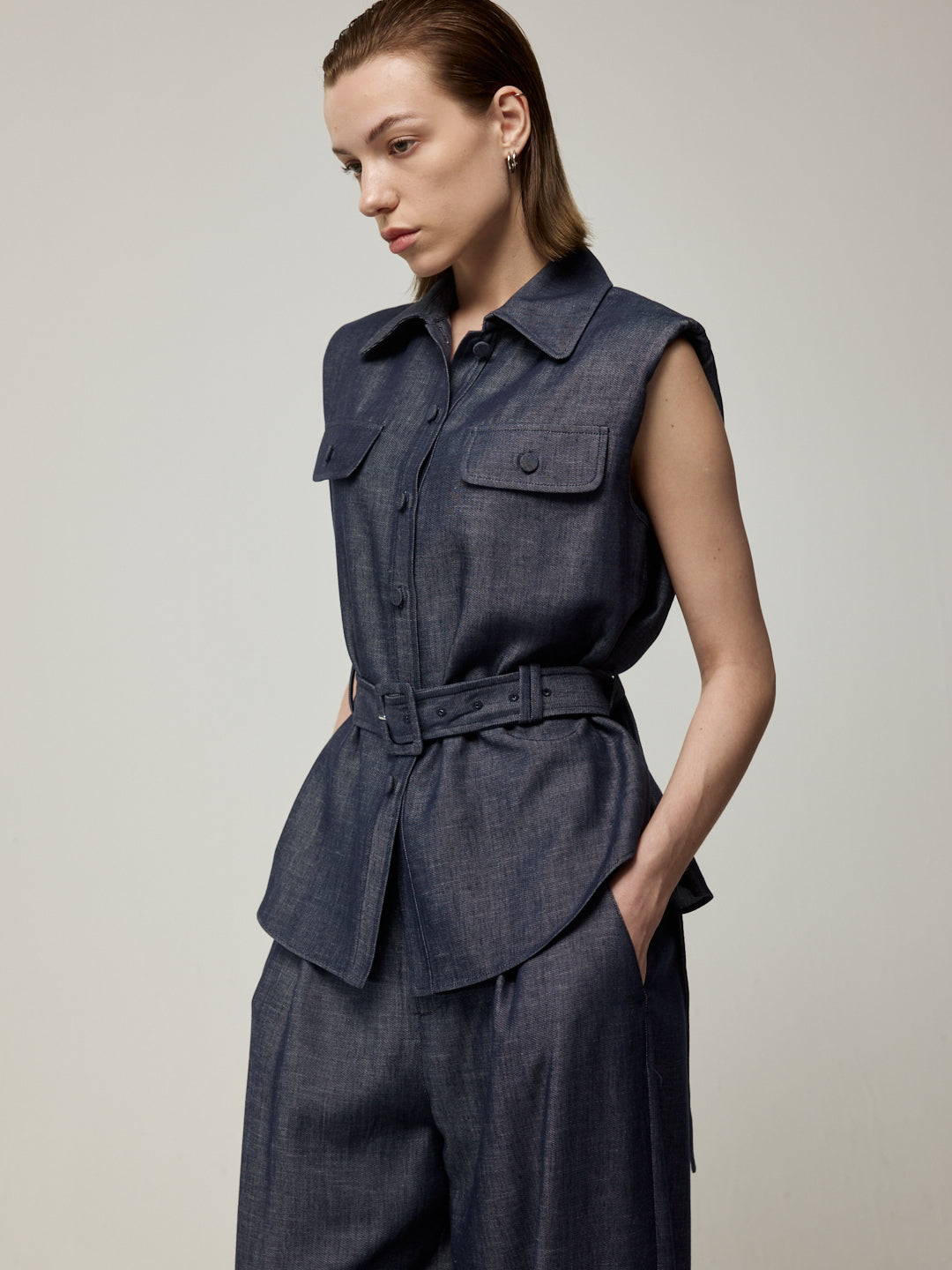 Sleeveless Blouse with Belt and High-Waisted Jeans Set