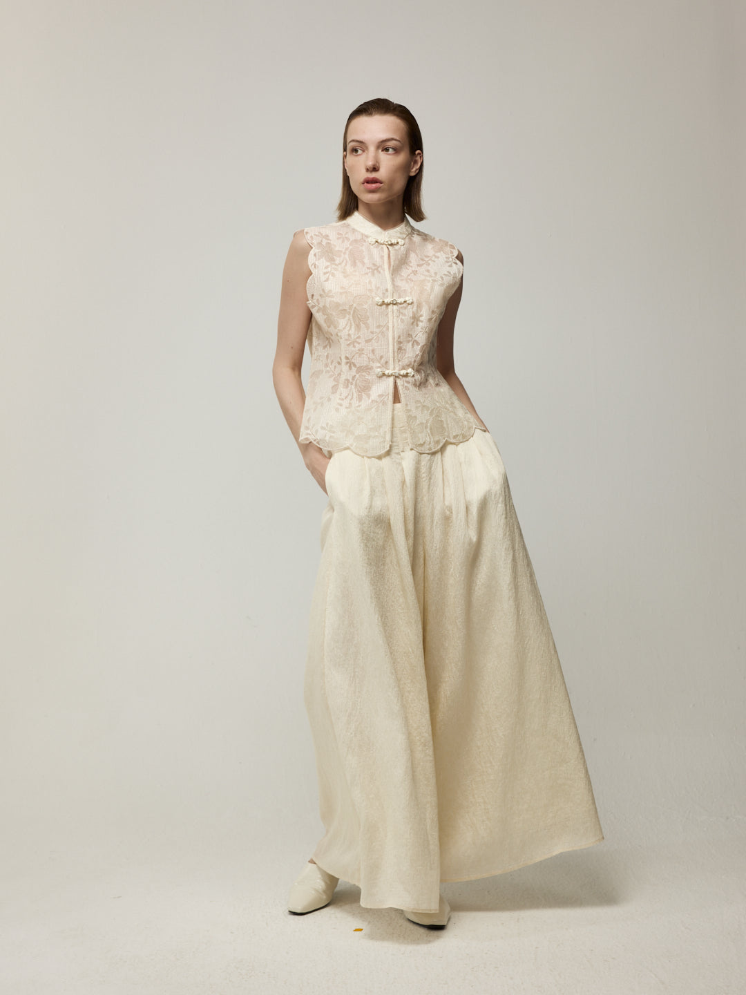 Silk Embroidery Mandarine Collar Vest and Wide-Leg Trousers Set
