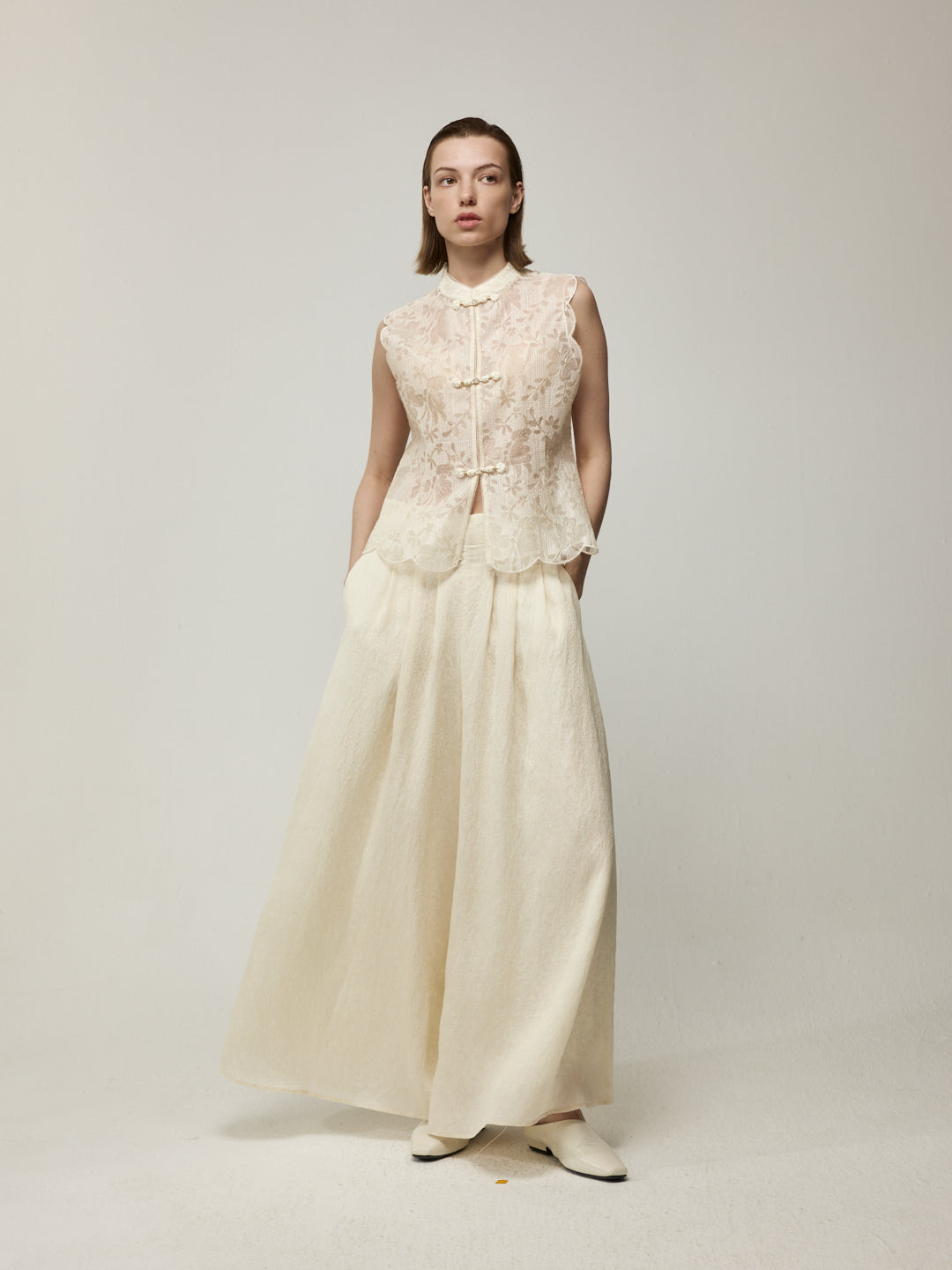 Silk Embroidery Mandarine Collar Vest and Wide-Leg Trousers Set