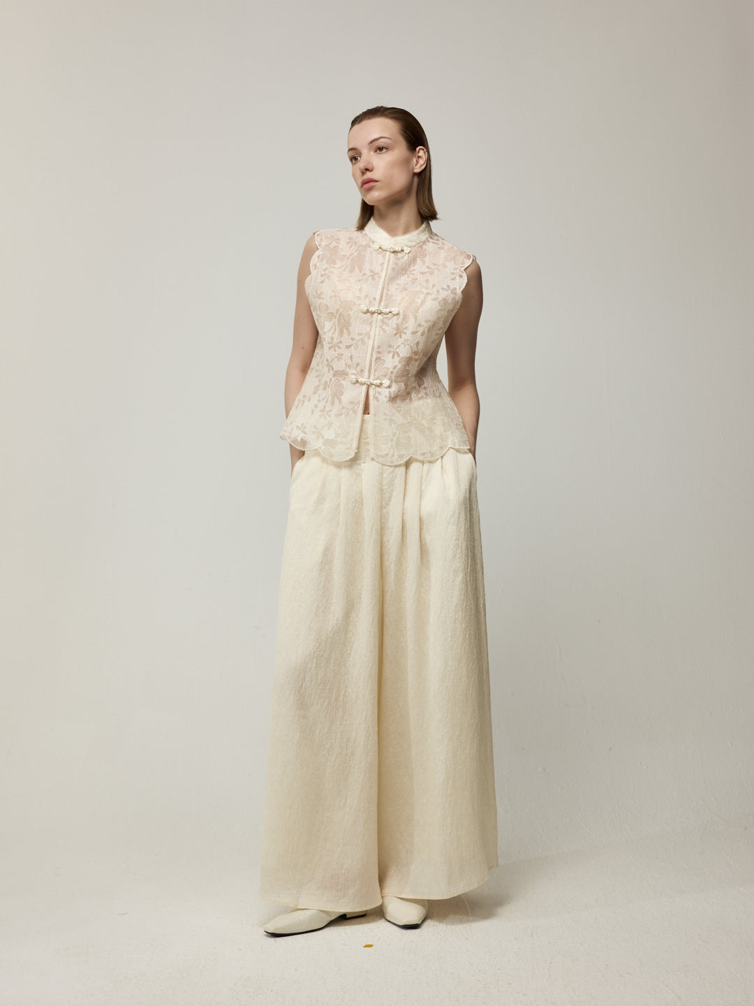 Silk Embroidery Mandarine Collar Vest and Wide-Leg Trousers Set