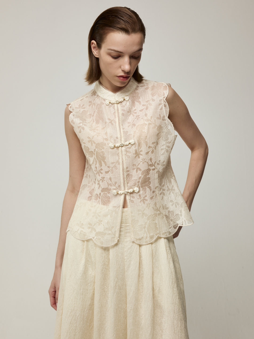 Silk Embroidery Mandarine Collar Vest and Wide-Leg Trousers Set
