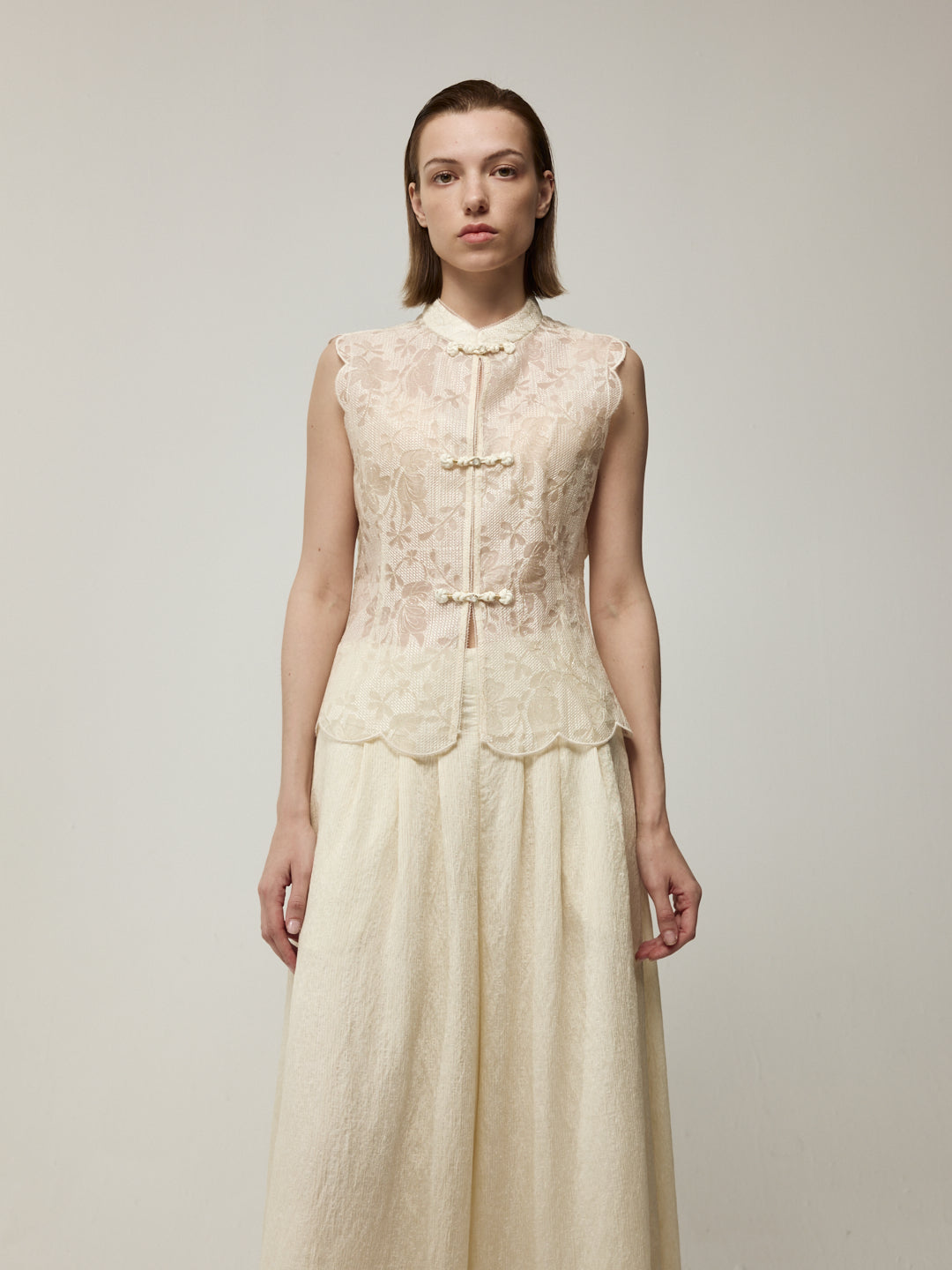 Silk Embroidery Mandarine Collar Vest and Wide-Leg Trousers Set