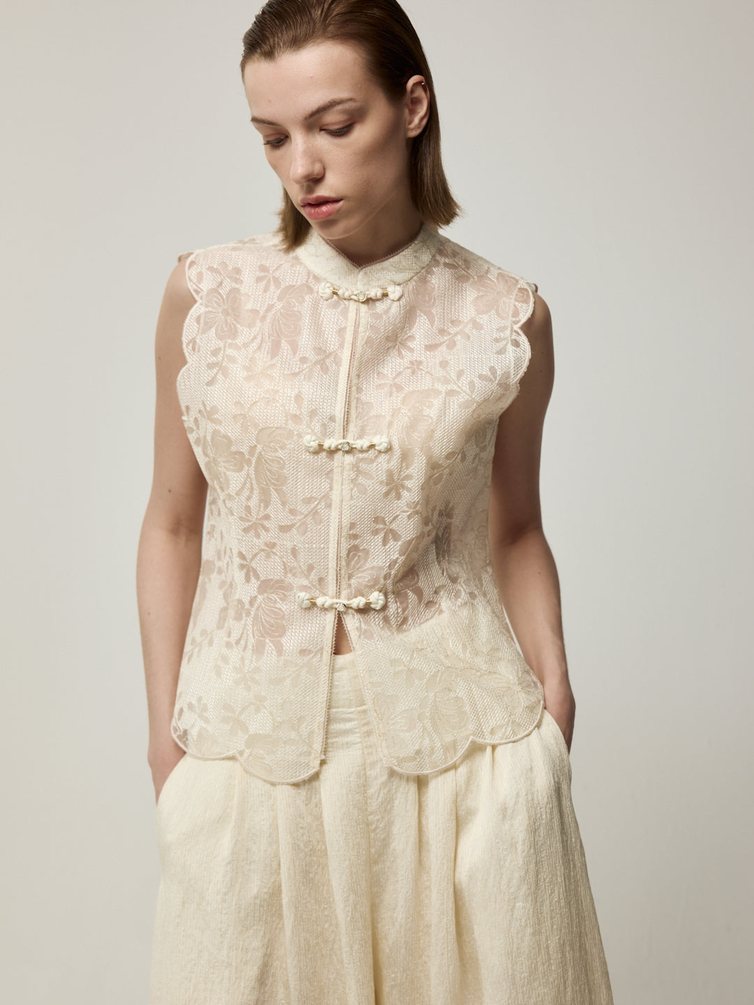 Silk Embroidery Mandarine Collar Vest and Wide-Leg Trousers Set