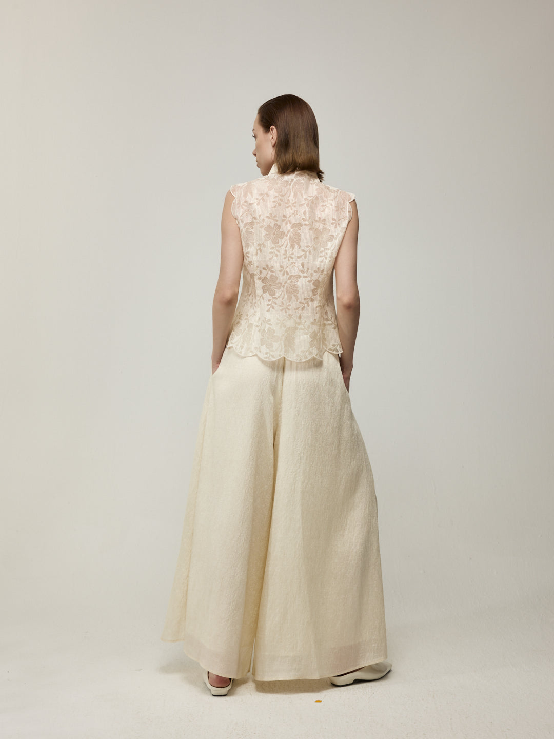 Silk Embroidery Mandarine Collar Vest and Wide-Leg Trousers Set