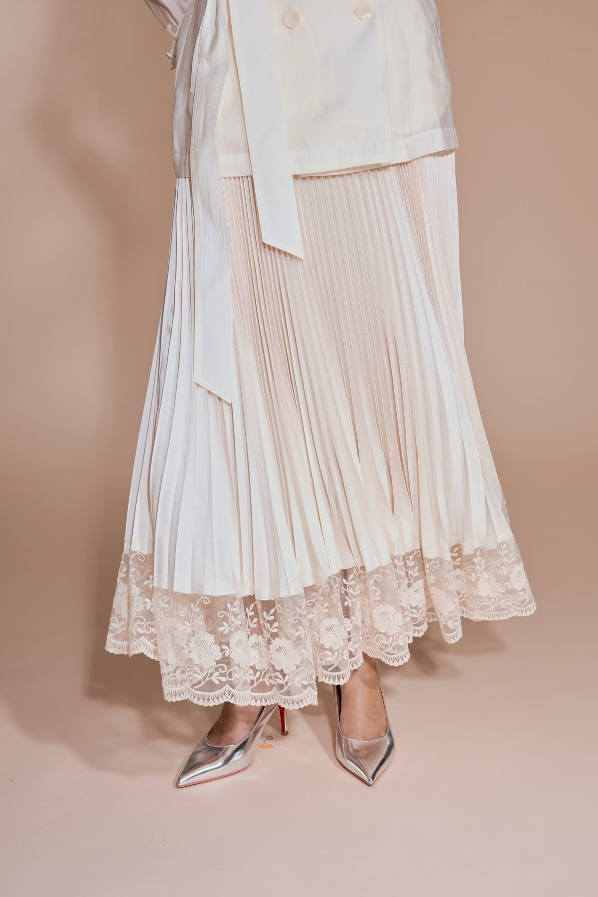 Cream Lace Trim Pleated Skirt